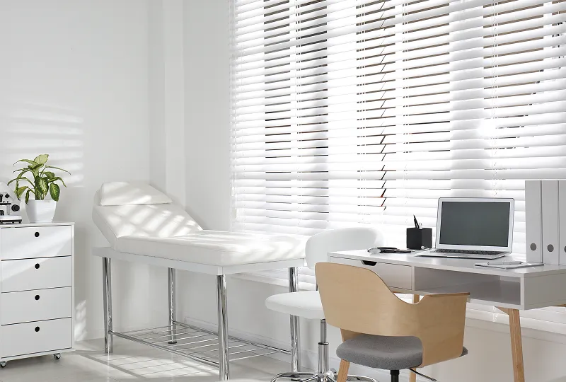 診療を止めずに進めるための施工技術