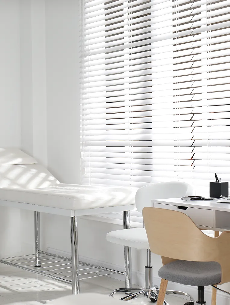 診療を止めずに進めるための施工技術